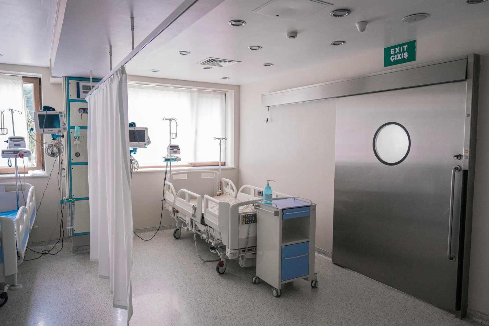 Spacious hospital room in Baku featuring medical beds and equipment.